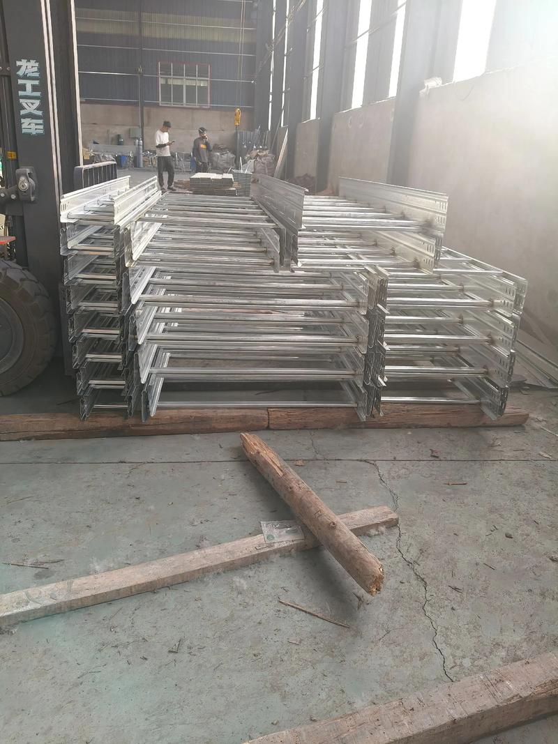 橋架產品介紹 梯式、槽式防火與鍍鋅鋁合金槽隔板